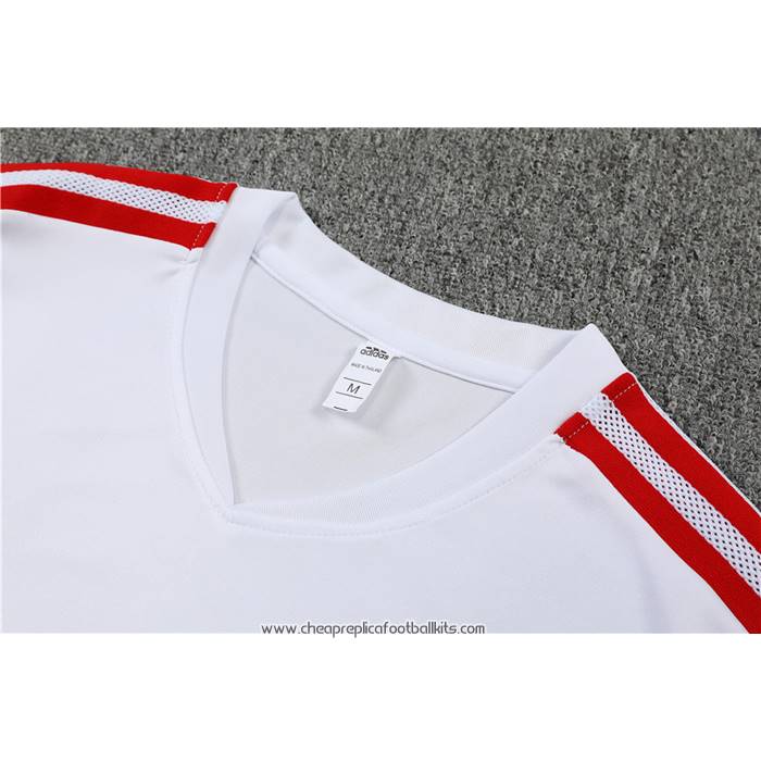 Tracksuit
 Bayern Munich 2022-2023 Short Sleeve
 White
 - Shorts
